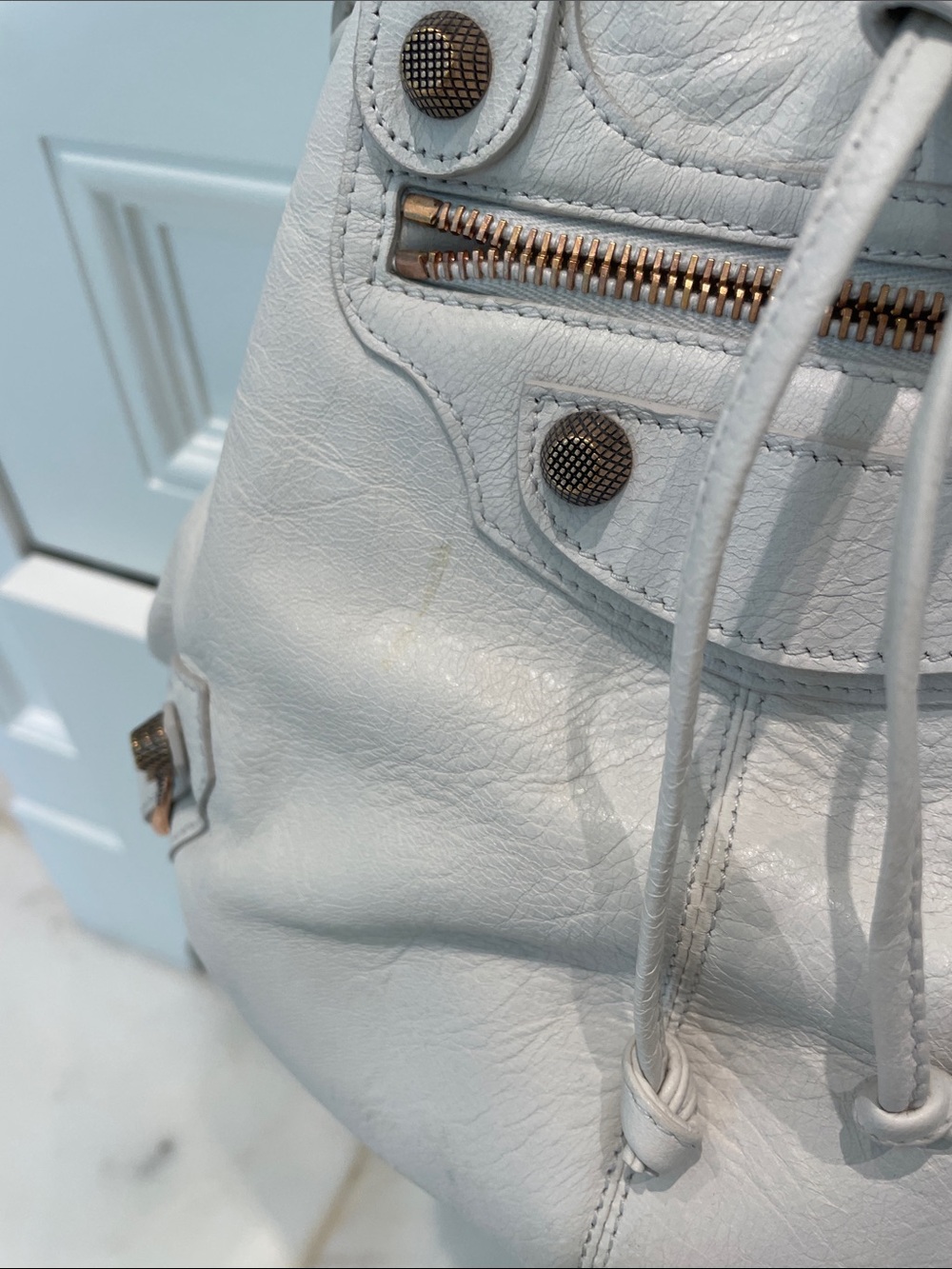 Balenciaga la Cagole White Leather Drawstring Women’s Shoulder Bag - Picture 4 of 9